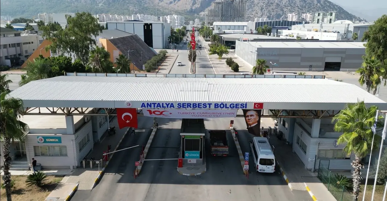 Antalya Serbest Bölge giriş alanı